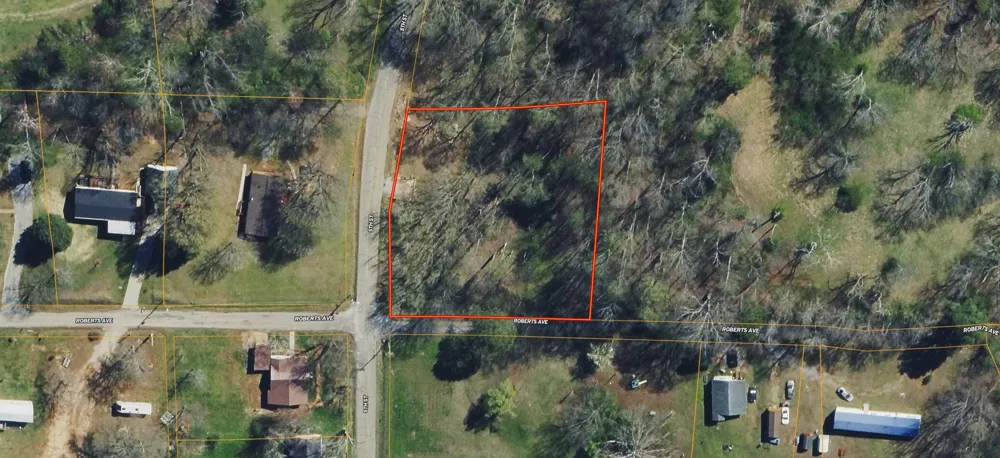 1119 5th Street Etowah, TN 37331