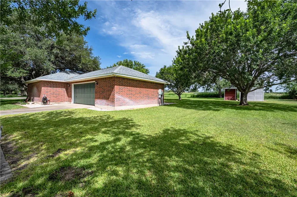 10416 7th Street Pettus, TX 78146