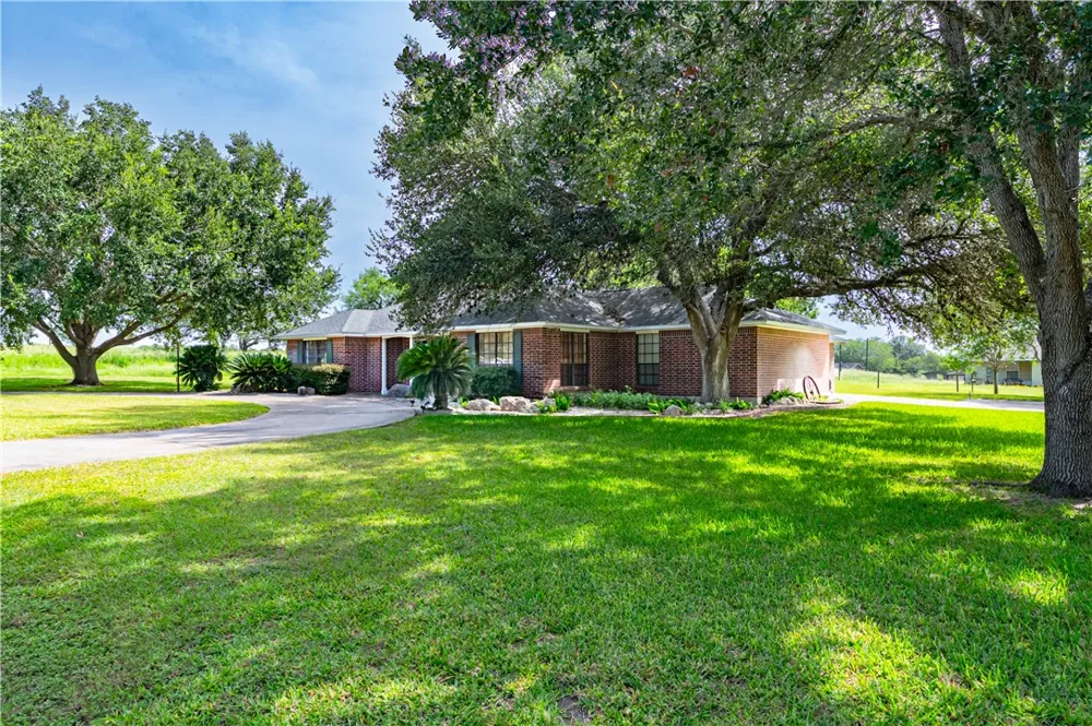 10416 7th Street Pettus, TX 78146