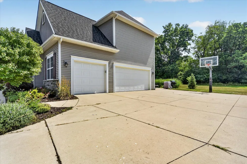 7982 Donegal Court Fenton, MI 48430