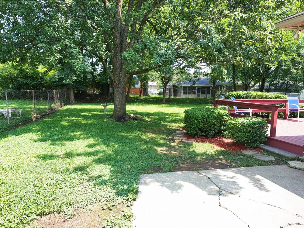 910 Springmont Dr Hopkinsville, KY 42240