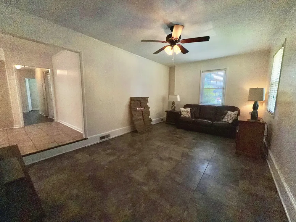 910 Springmont Dr Hopkinsville, KY 42240