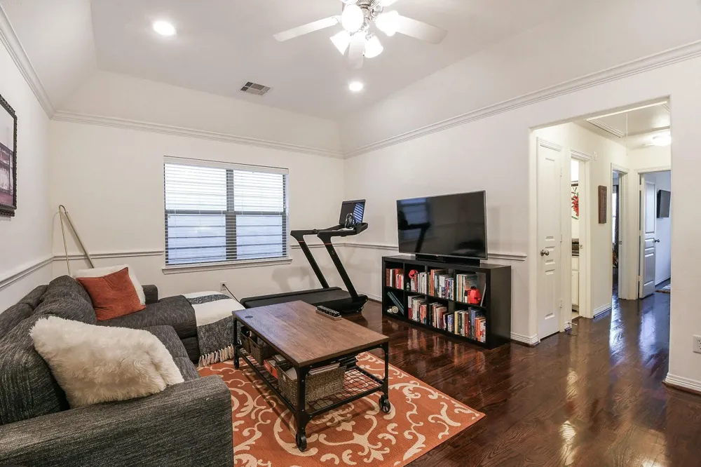 1111 W 26th Street Houston, TX 77008