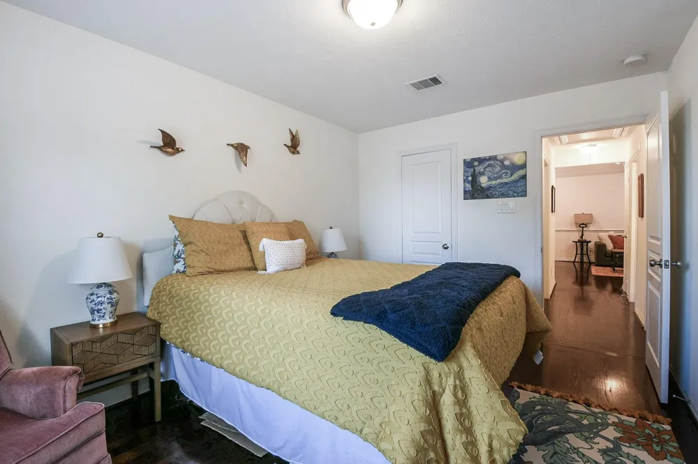 1111 W 26th Street Houston, TX 77008