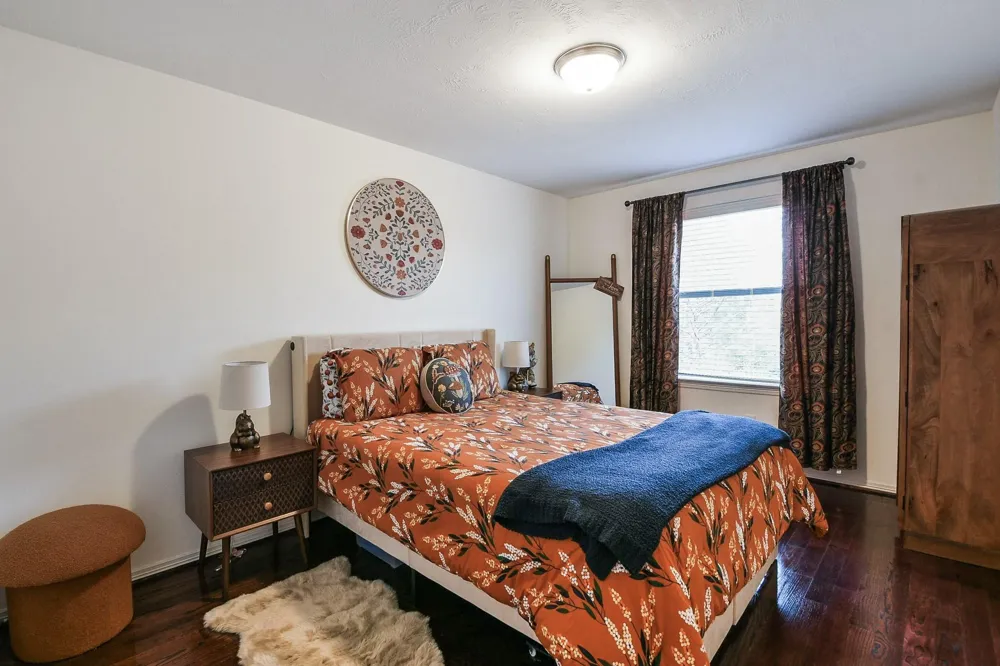 1111 W 26th Street Houston, TX 77008