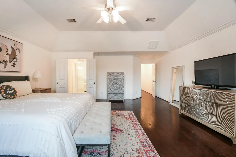 1111 W 26th Street Houston, TX 77008