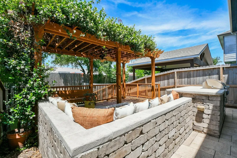 1111 W 26th Street Houston, TX 77008