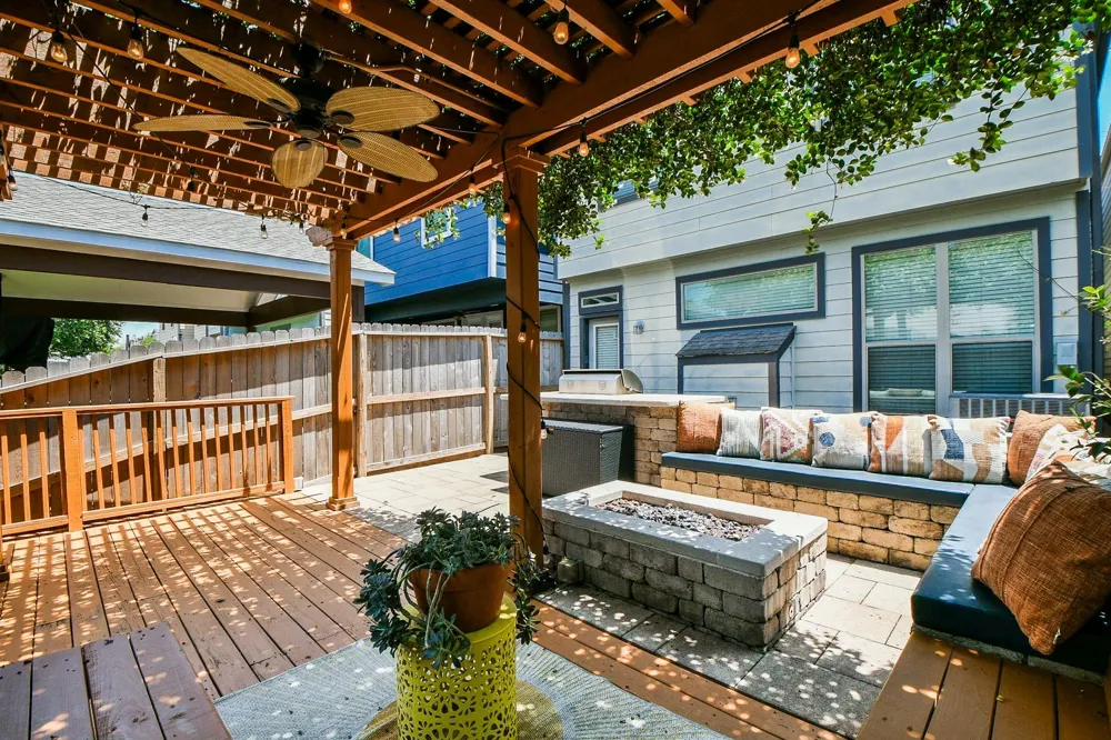 1111 W 26th Street Houston, TX 77008