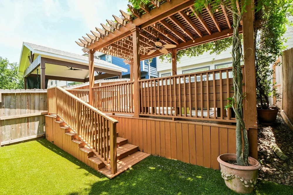1111 W 26th Street Houston, TX 77008