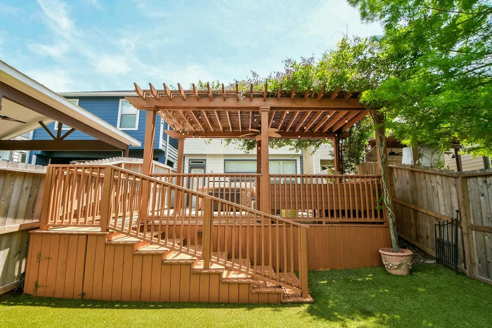 1111 W 26th Street Houston, TX 77008