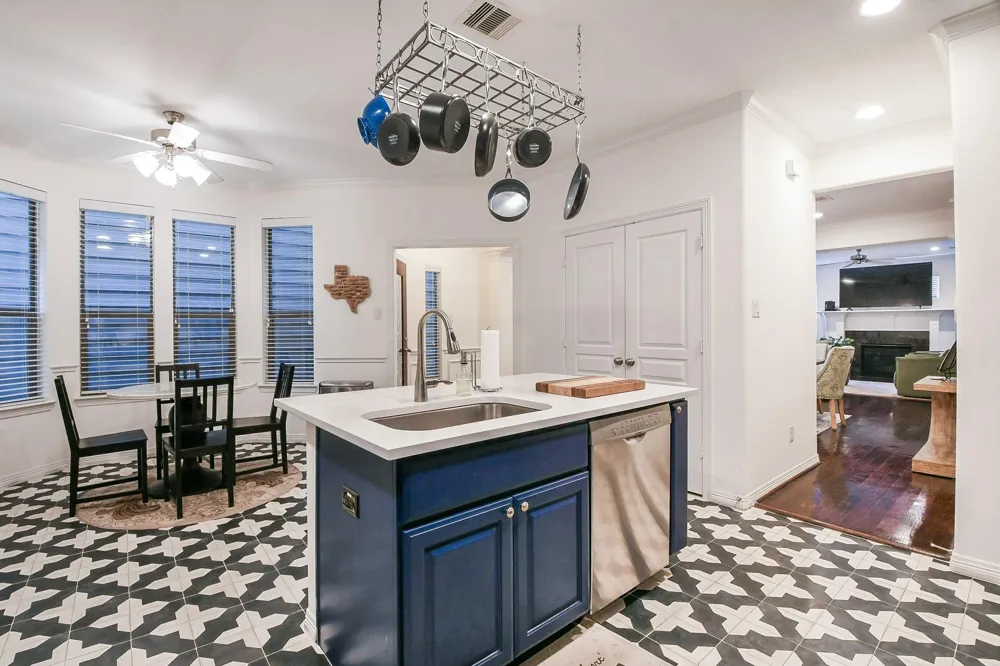 1111 W 26th Street Houston, TX 77008