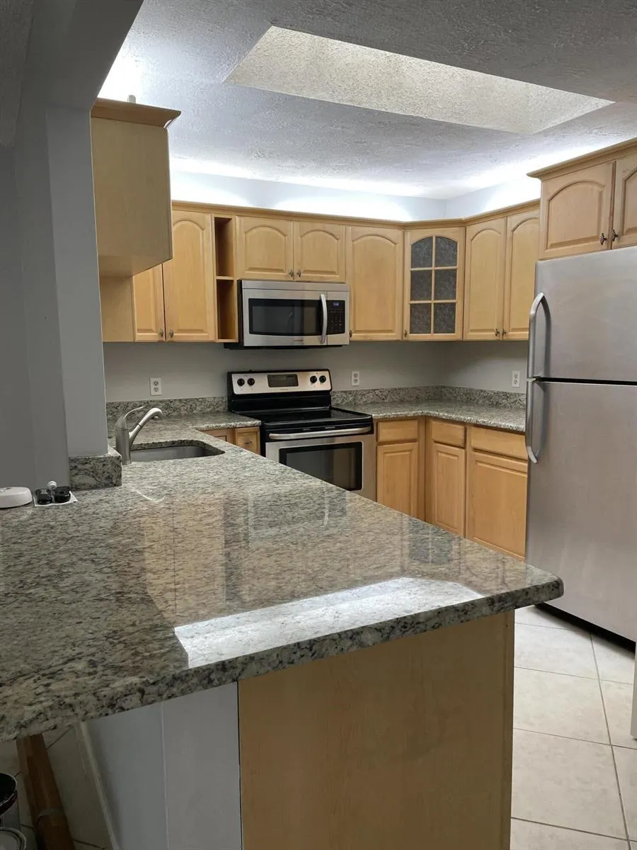9037 SE HOBE RIDGE AVENUE Hobe Sound, FL 33455