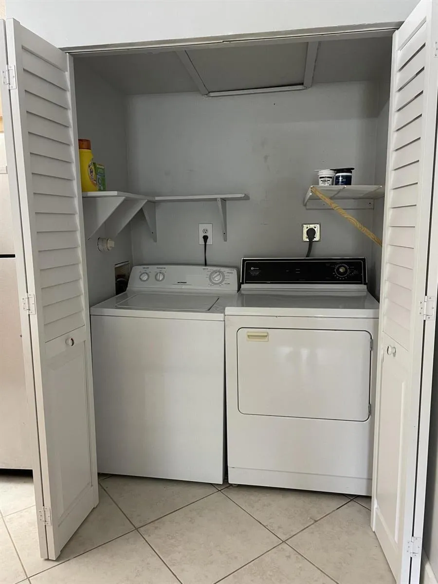 9037 SE HOBE RIDGE AVENUE Hobe Sound, FL 33455