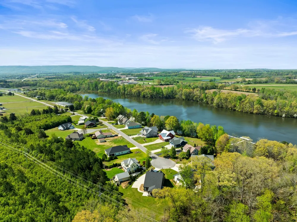 171 Cypress Point Dr Winchester, TN 37398