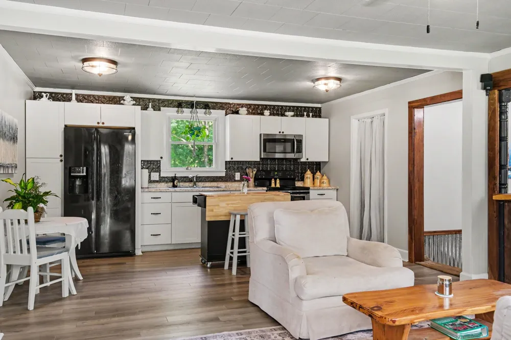 1040 Nosegay Rd White Bluff, TN 37187