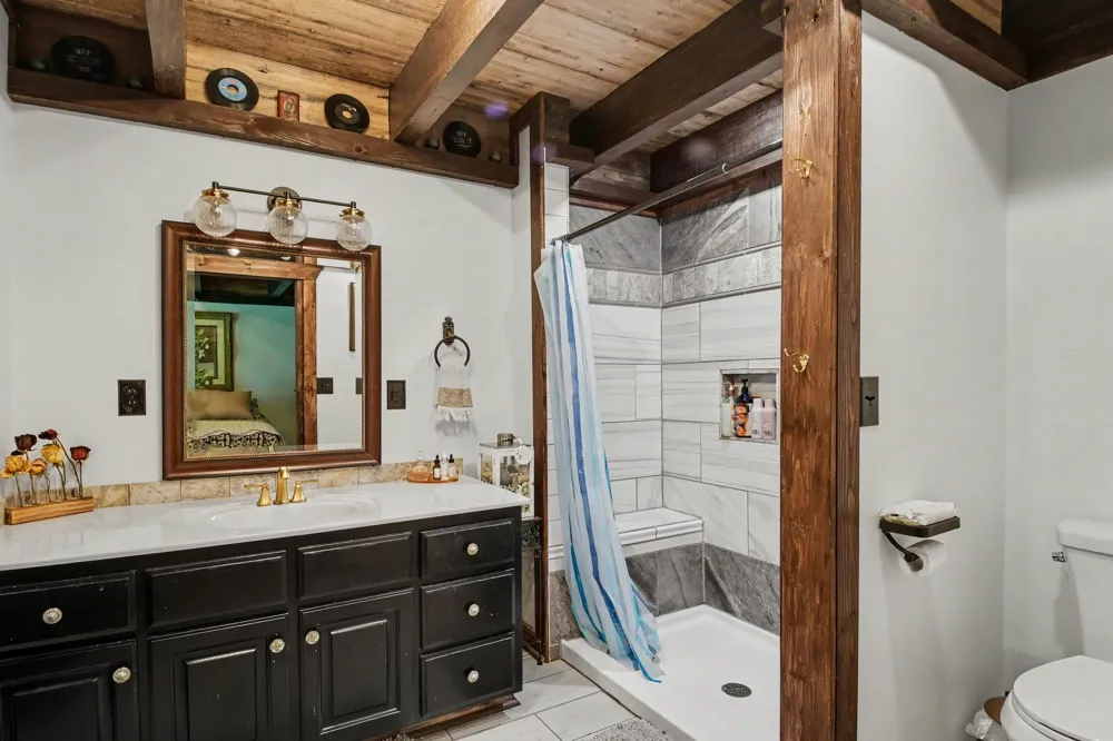 1040 Nosegay Rd White Bluff, TN 37187