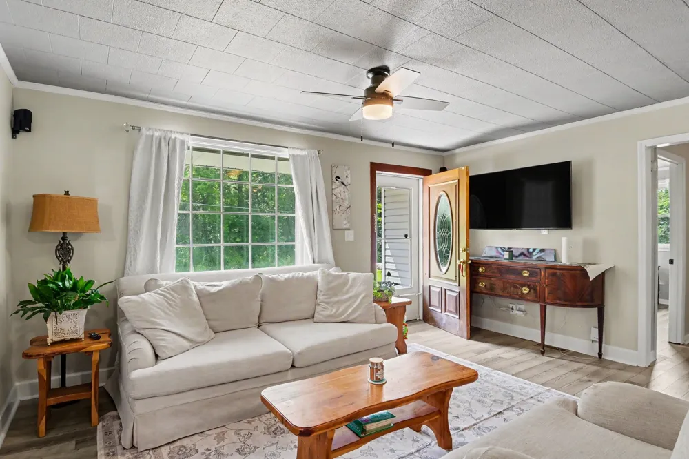 1040 Nosegay Rd White Bluff, TN 37187