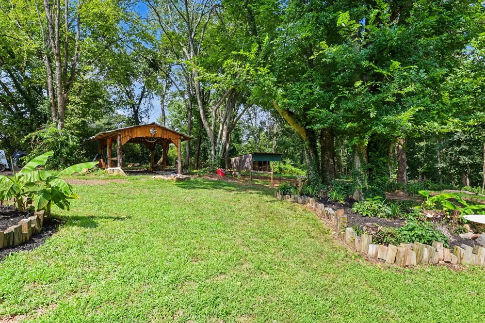1040 Nosegay Rd White Bluff, TN 37187