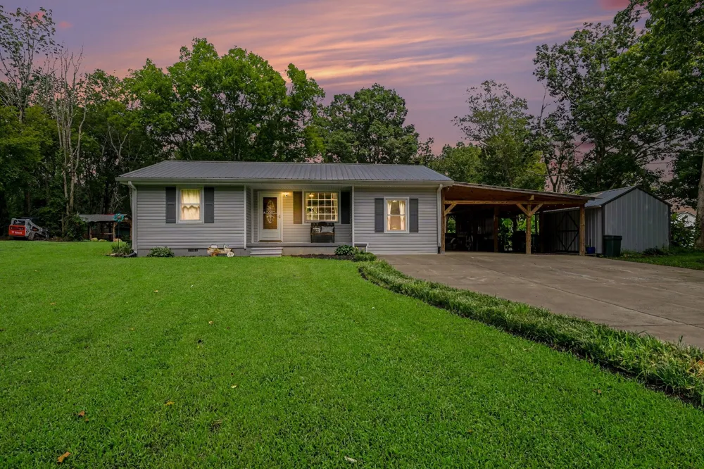 1040 Nosegay Rd White Bluff, TN 37187