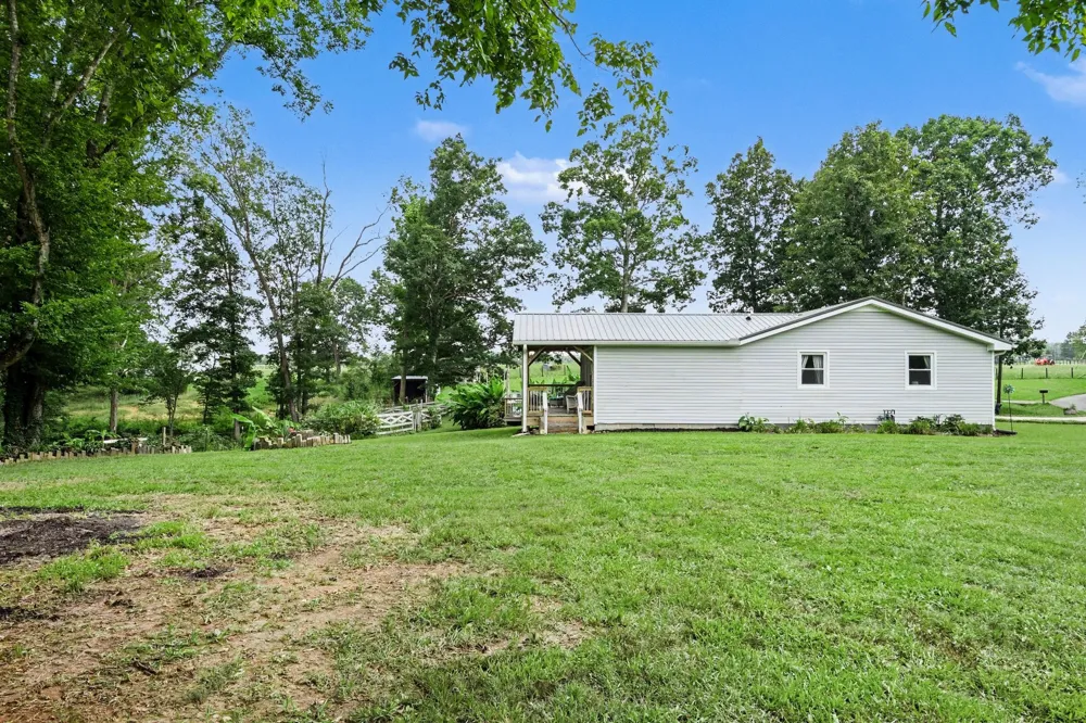1040 Nosegay Rd White Bluff, TN 37187