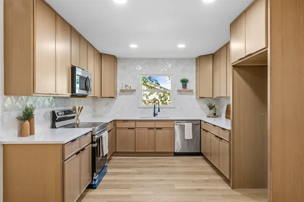 3035 Mark Twain Drive Farmers Branch, TX 75234
