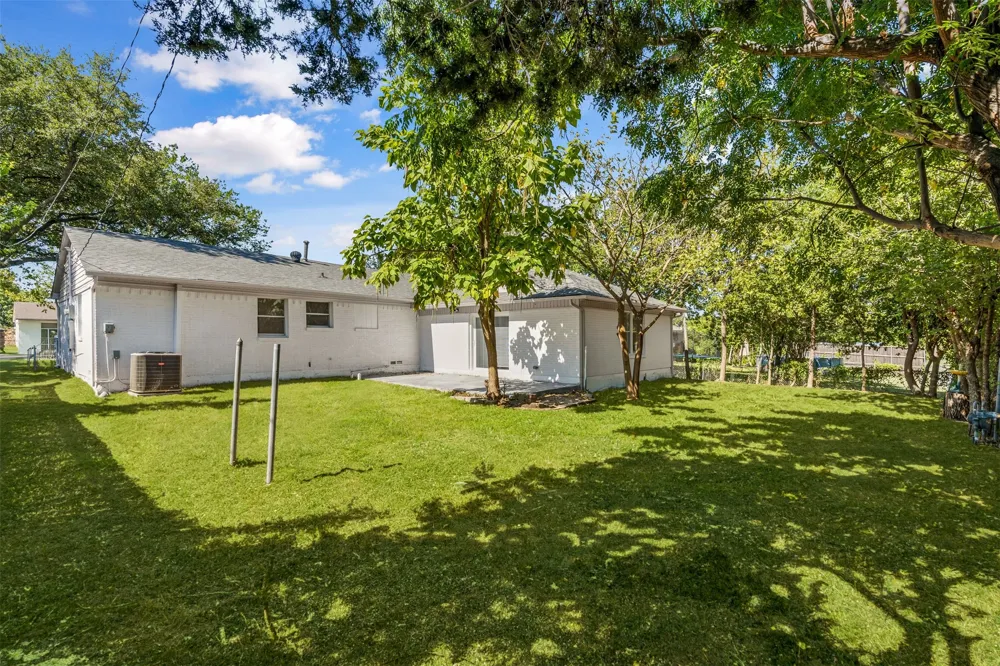 3035 Mark Twain Drive Farmers Branch, TX 75234