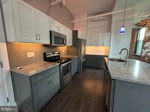 820 W MARKET STREET #2B