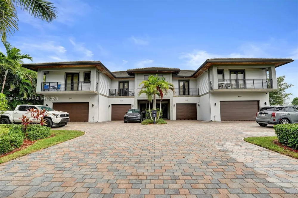 10533 NW 28th Ct Coral Springs, FL 33065