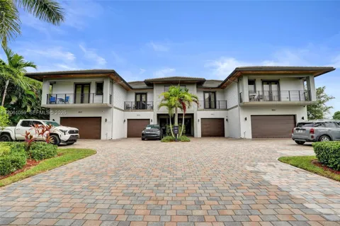 10533 NW 28th Ct