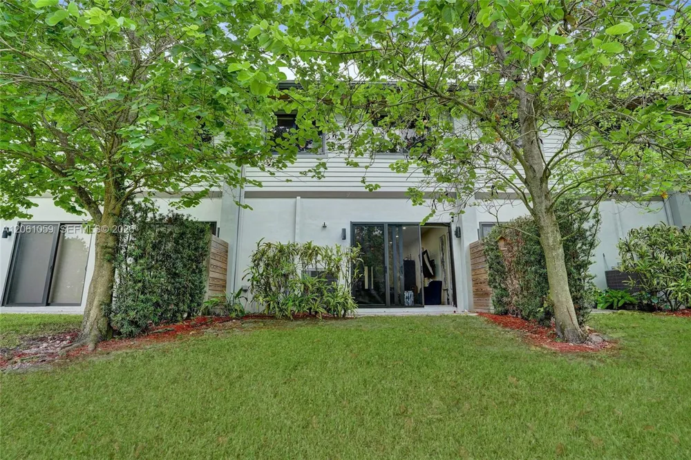 10533 NW 28th Ct Coral Springs, FL 33065