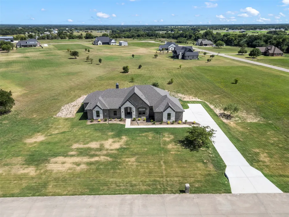 1121 CANYON LAKE ROAD Wills Point, TX 75169