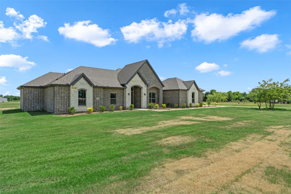 1121 CANYON LAKE ROAD Wills Point, TX 75169