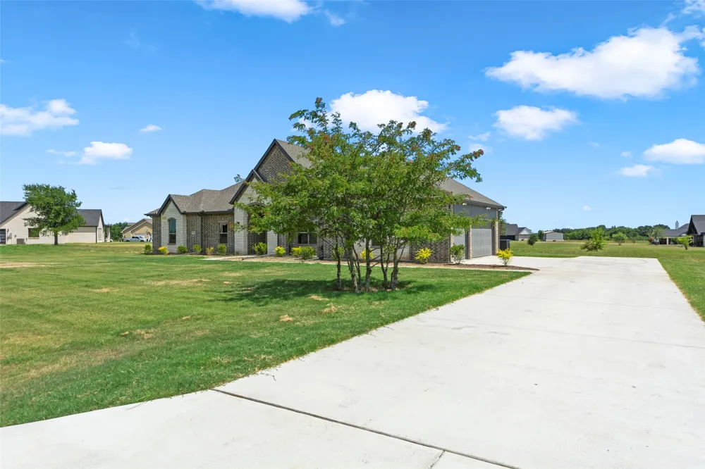 1121 CANYON LAKE ROAD Wills Point, TX 75169