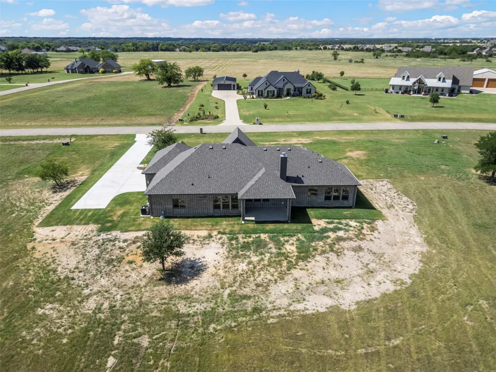 1121 CANYON LAKE ROAD Wills Point, TX 75169
