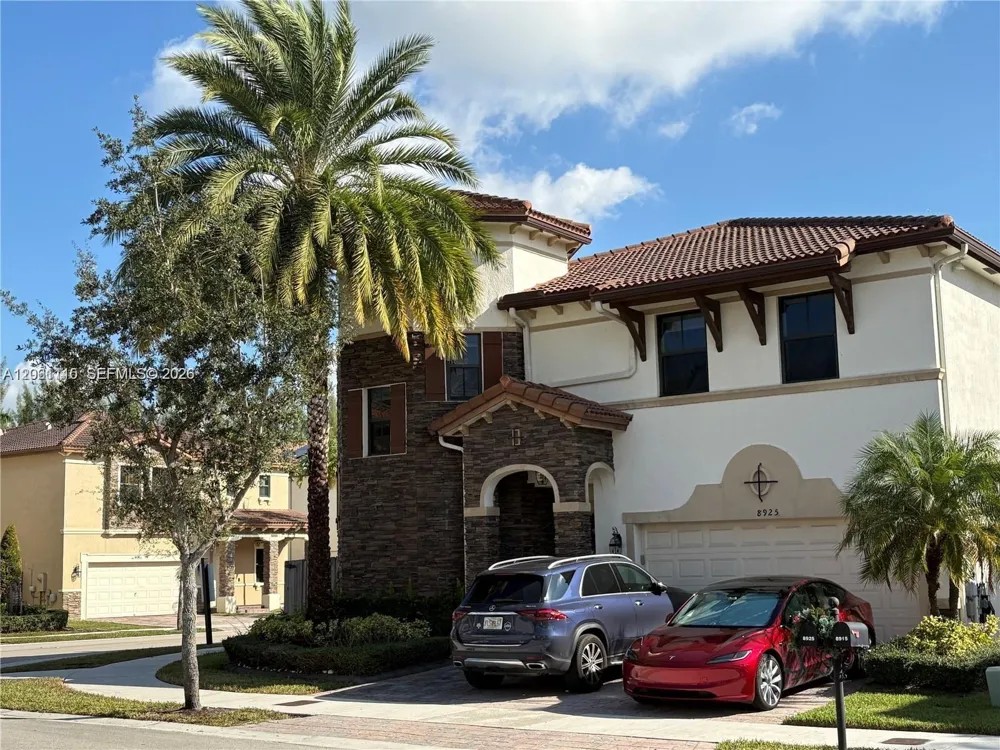 8925 NW 99th Ct Doral, FL 33178