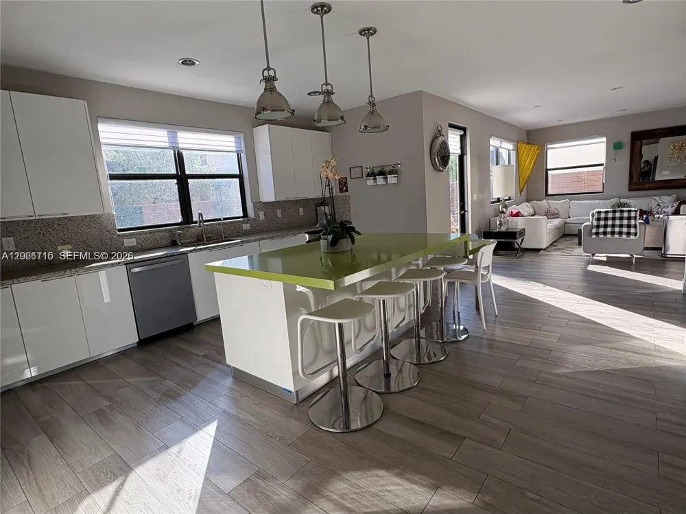 8925 NW 99th Ct Doral, FL 33178