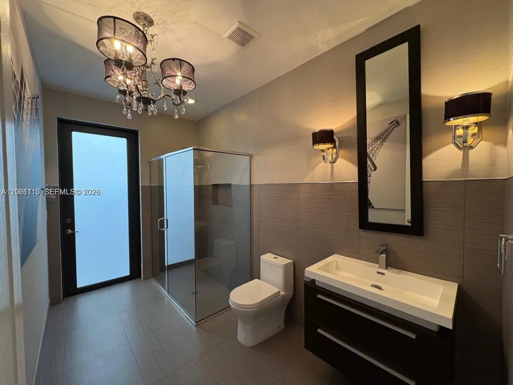 8925 NW 99th Ct Doral, FL 33178