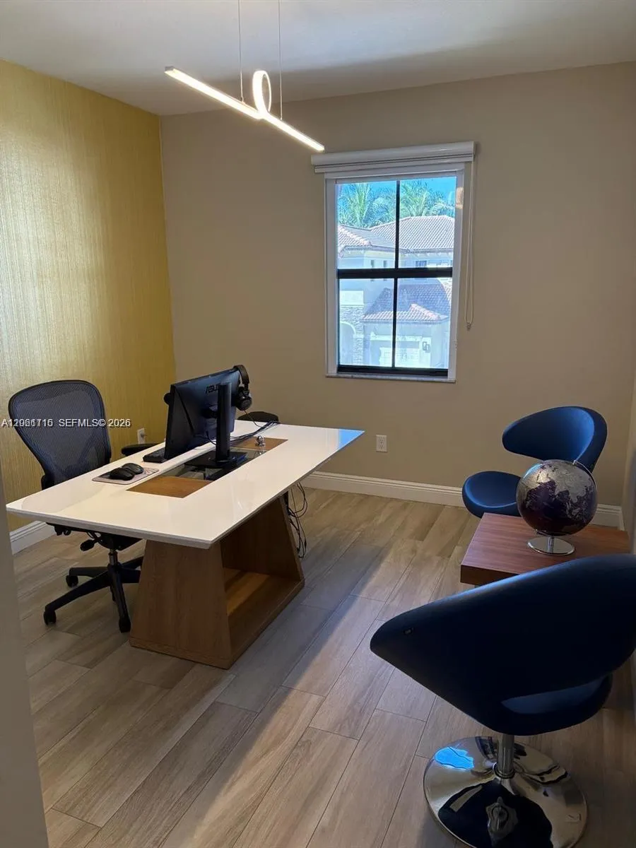8925 NW 99th Ct Doral, FL 33178