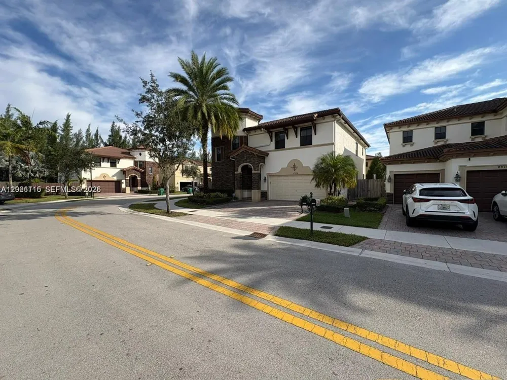 8925 NW 99th Ct Doral, FL 33178