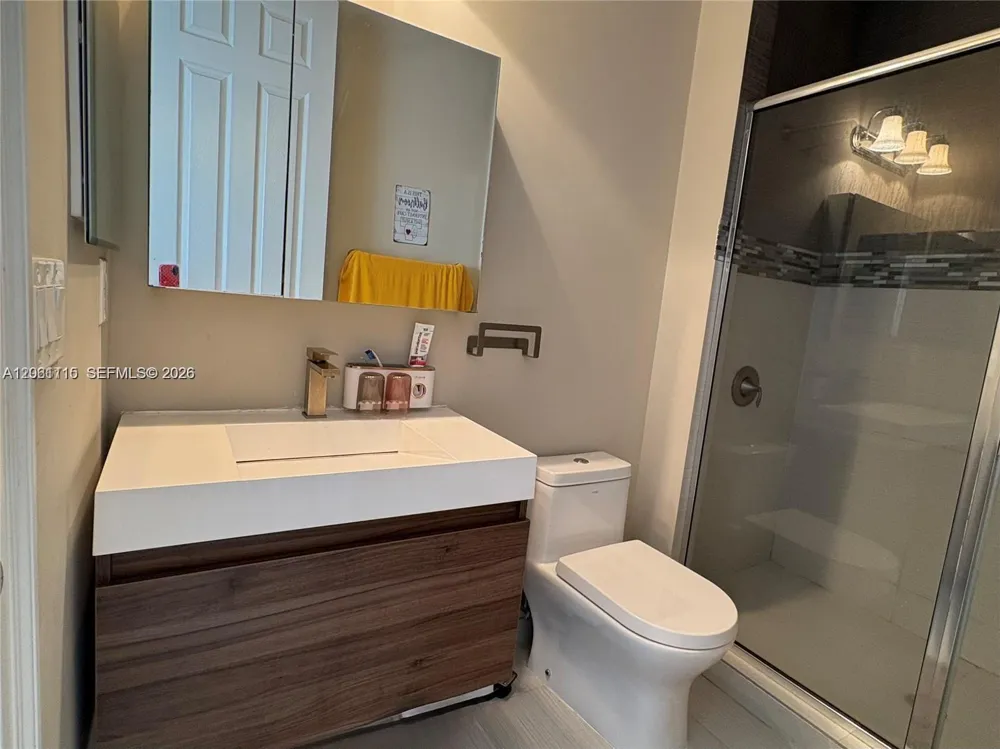 8925 NW 99th Ct Doral, FL 33178