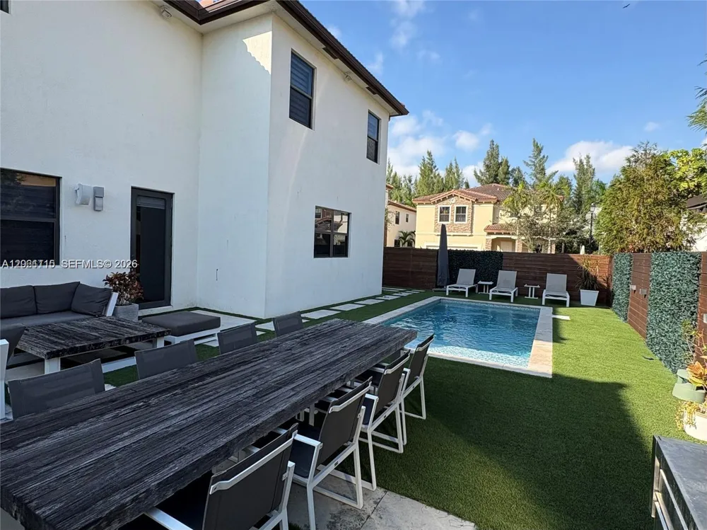 8925 NW 99th Ct Doral, FL 33178