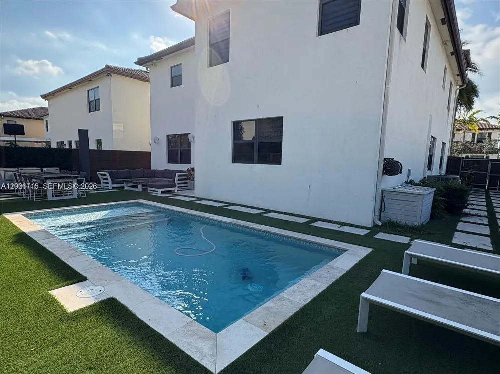 8925 NW 99th Ct Doral, FL 33178