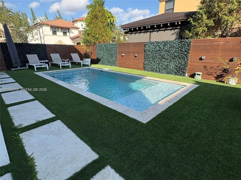 8925 NW 99th Ct Doral, FL 33178