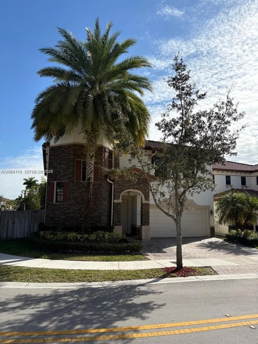 8925 NW 99th Ct Doral, FL 33178