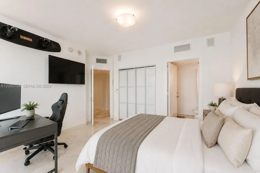 1331 Brickell Bay Dr #2805 Miami, FL 33131