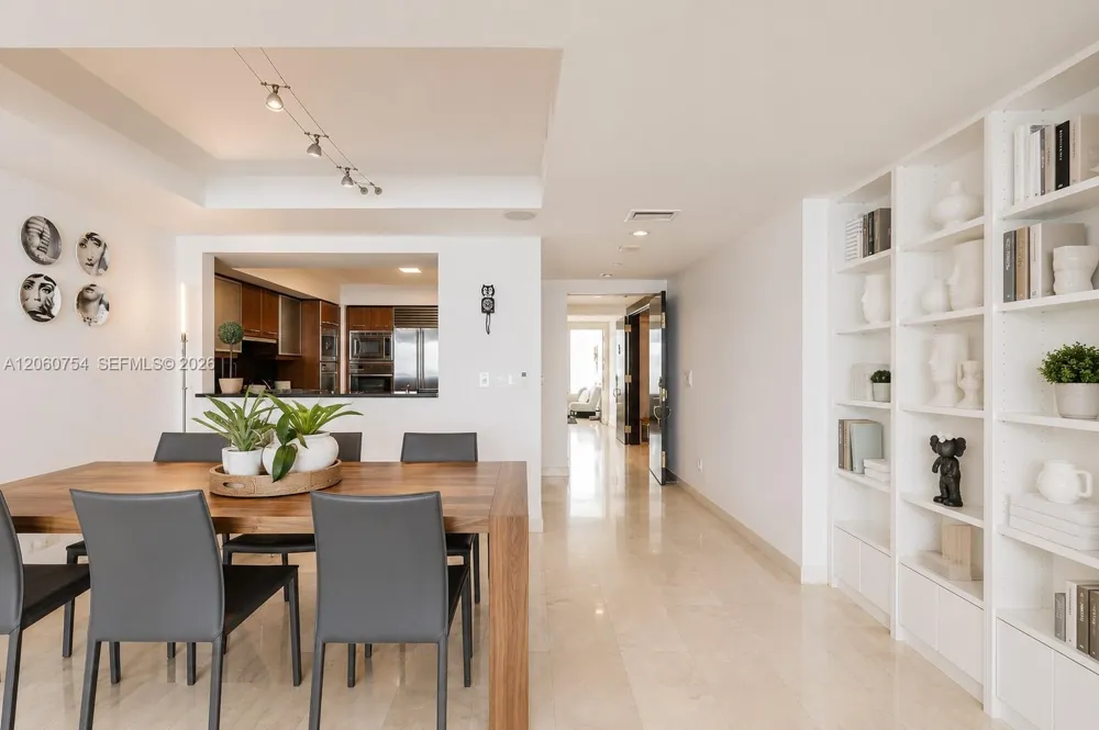 1331 Brickell Bay Dr #2805 Miami, FL 33131