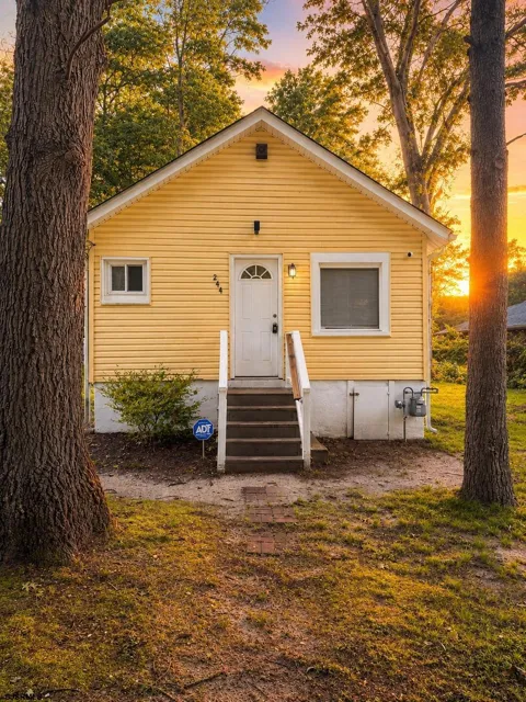 244 Nelson Ave