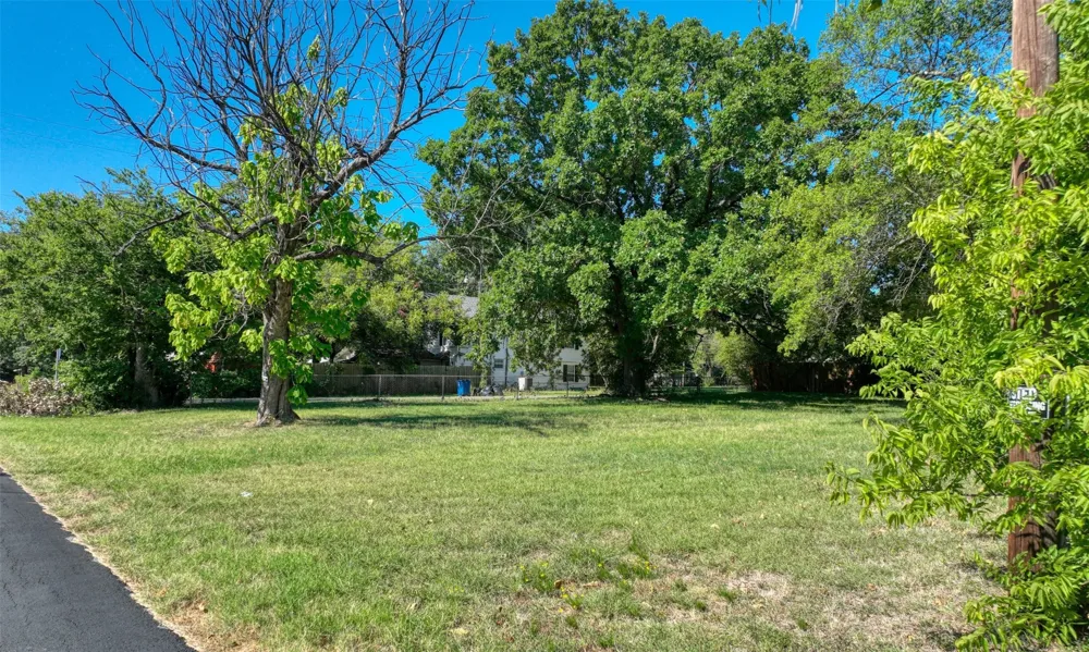 S Jackson Street Kaufman, TX 75142