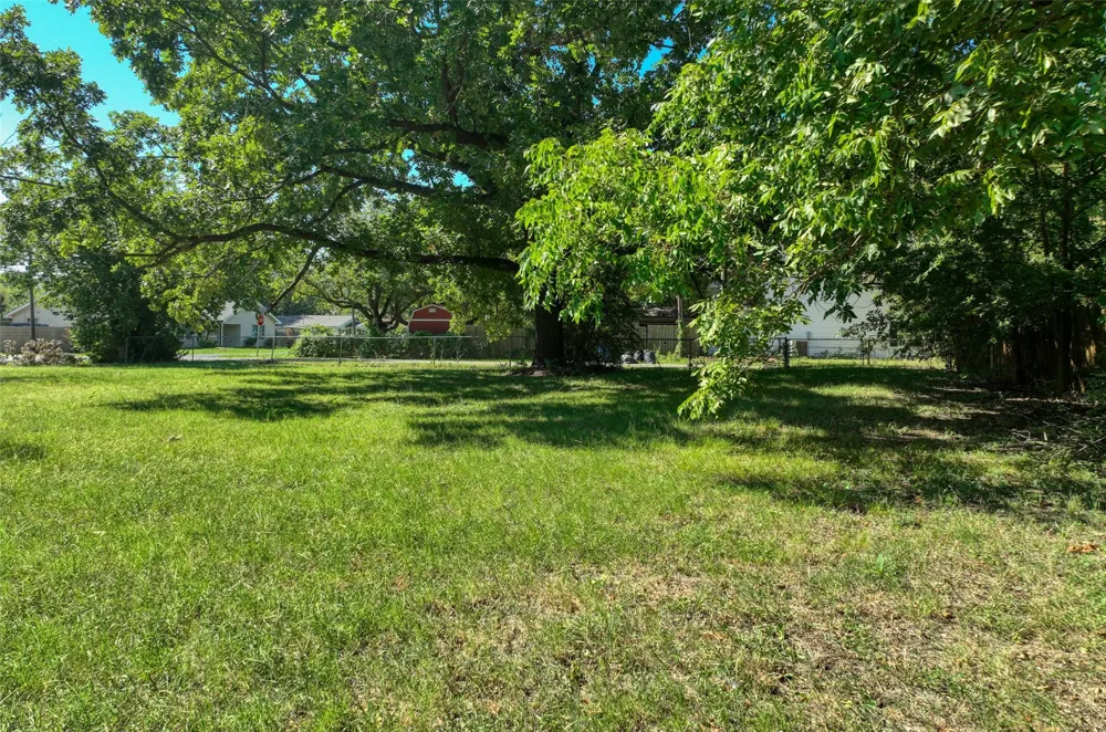 S Jackson Street Kaufman, TX 75142