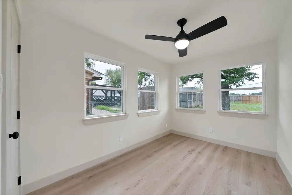 6729 Wallis Road Lake Worth, TX 76135